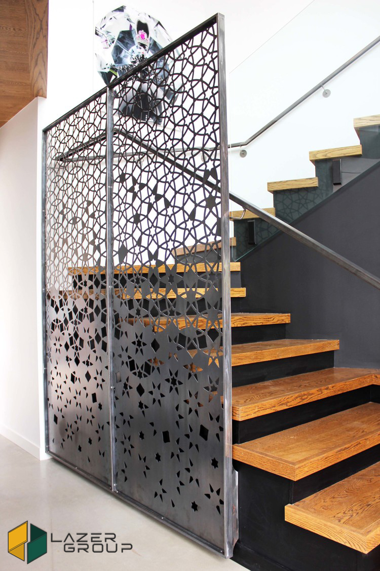 Декоративная панель "Геральдия" для оформления лестницы 