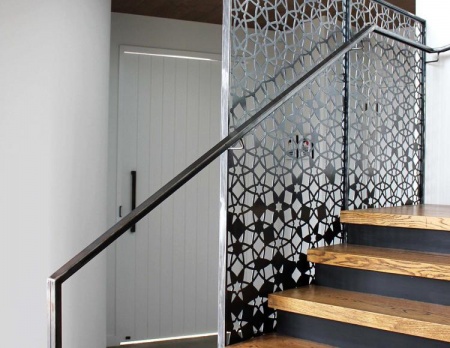 Декоративная панель "Геральдия" для оформления лестницы 