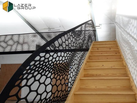 Лестница лазерной резкой "Соланж" для офиса компании по недвижимости 